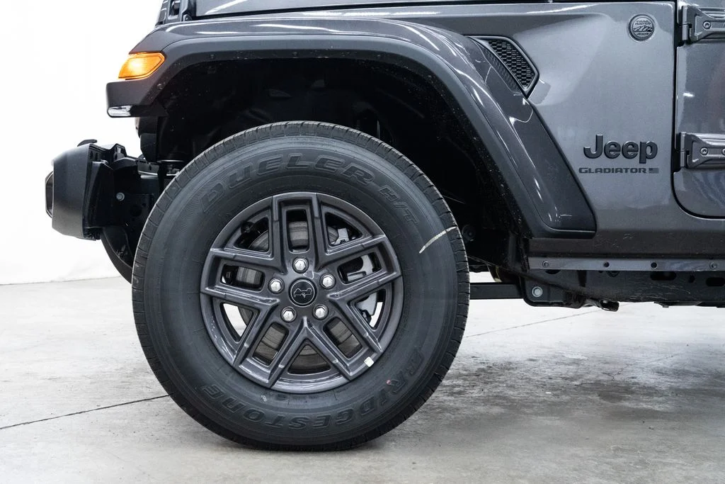New 2026 Granite Crystal Metallic Clear-Coat Exterior Paint Jeep Sport S image 7
