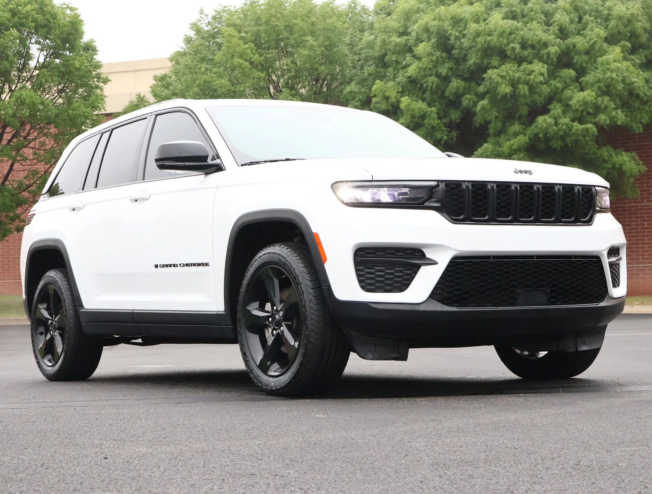 Used 2023 Bright White Cl Jeep Altitude X image 1