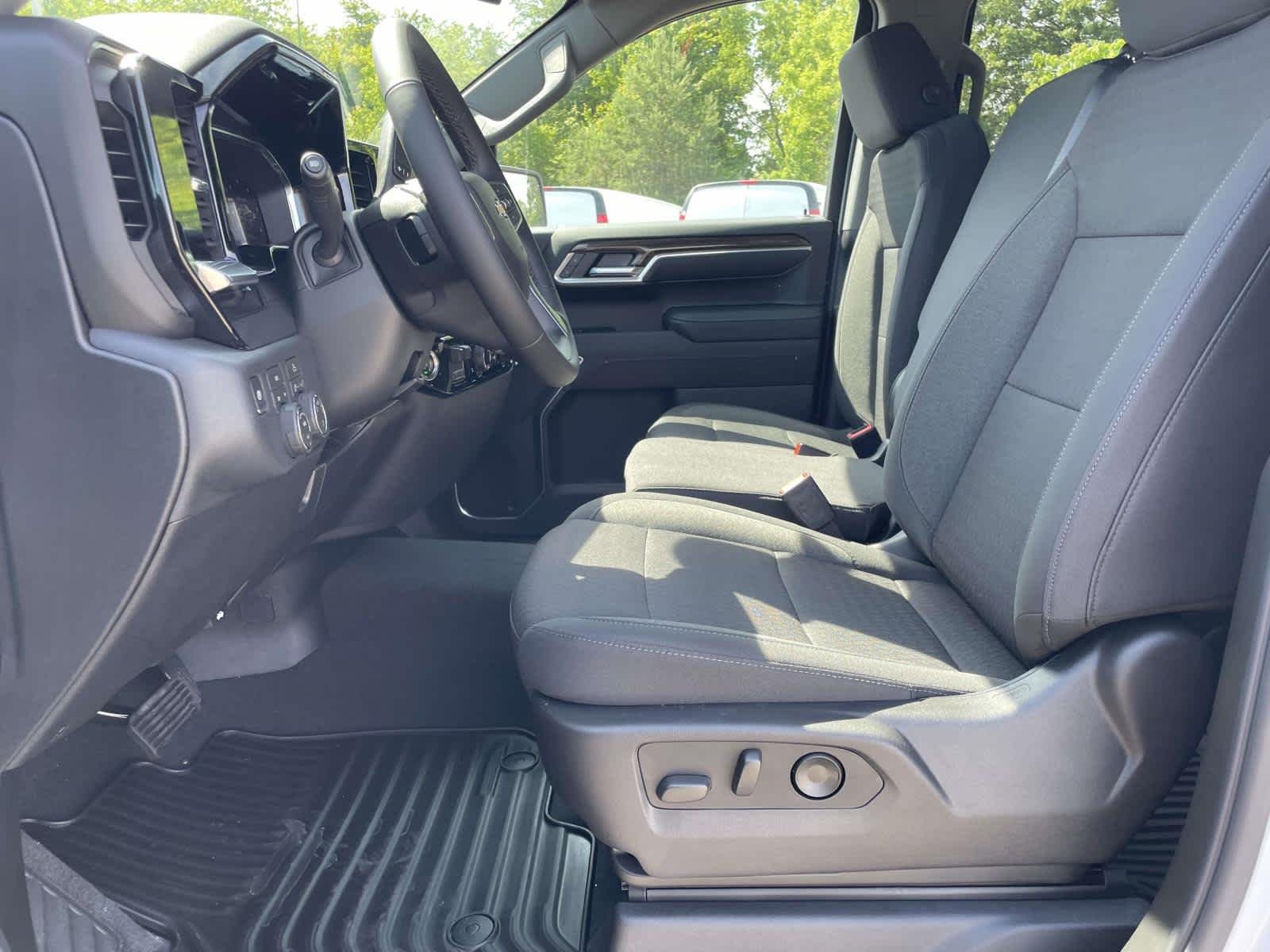 New 2026 Summit White Chevrolet LT (2FL) image 14