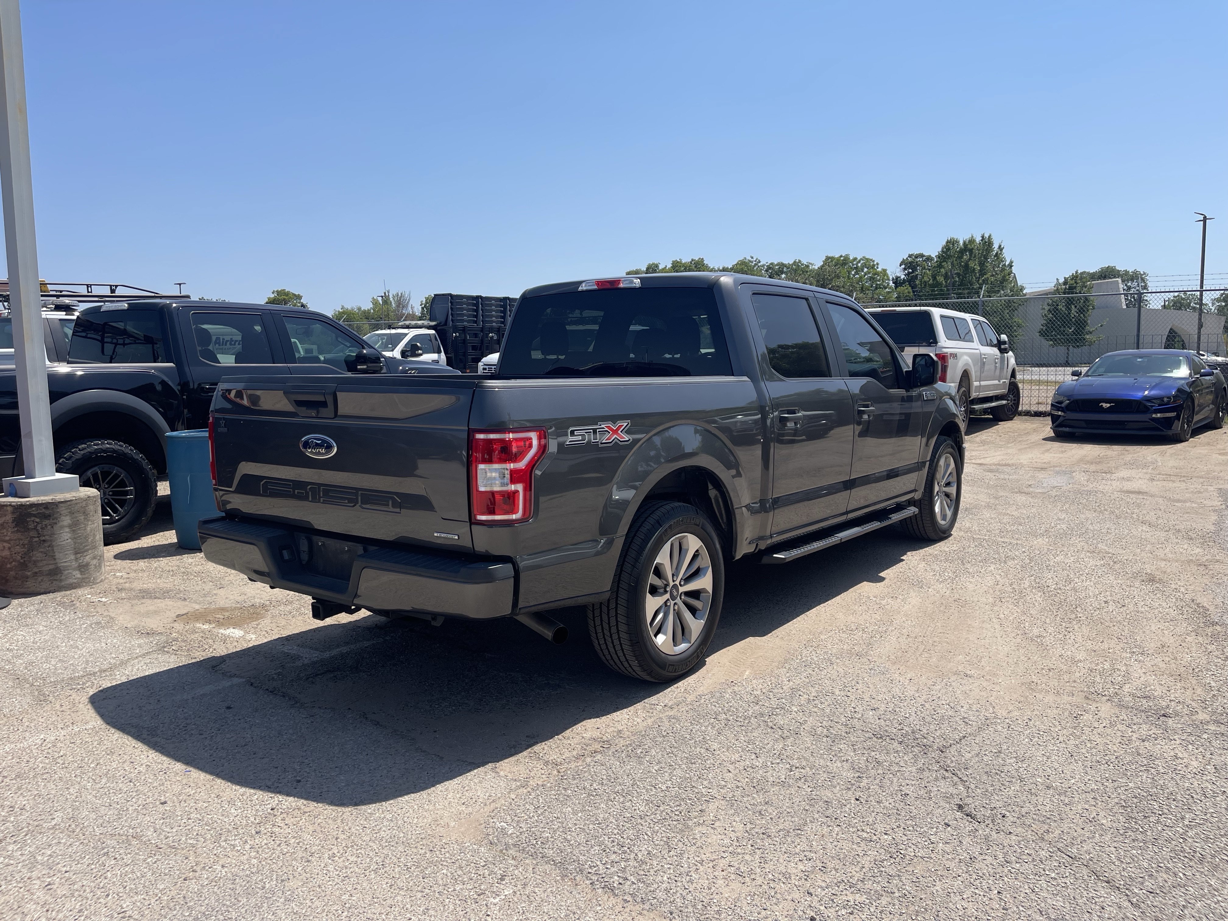 Used 2018 Magnetic Ford XL image 3