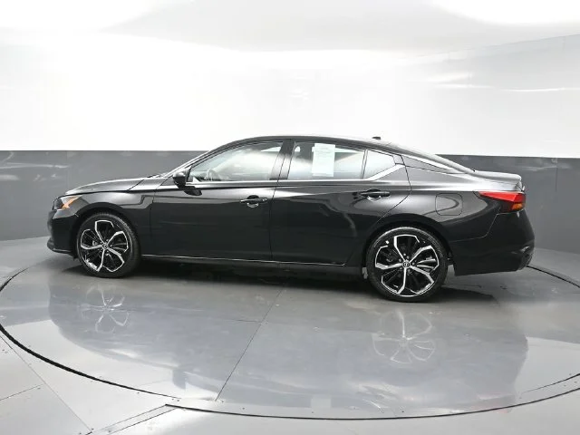 Used 2025 Black Nissan 2.5 SR image 4