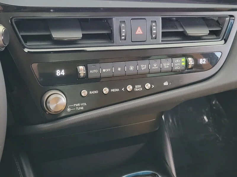 2025 Lexus ES 350 - Photo 26