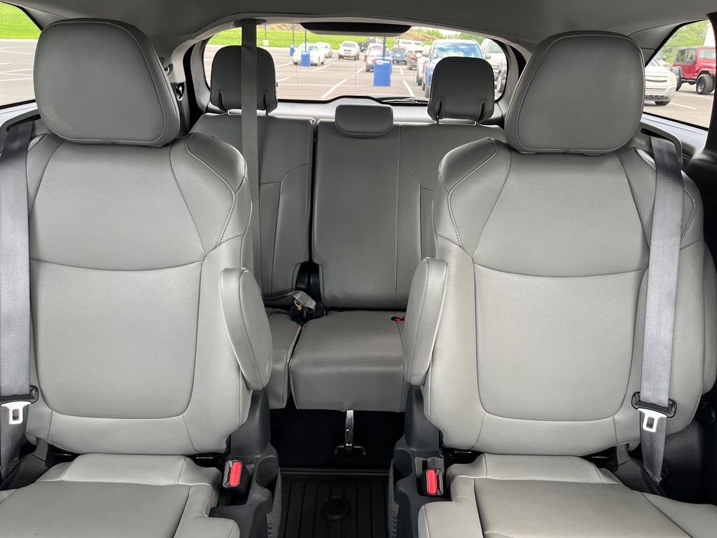 Used 2025 Green Toyota XLE image 22