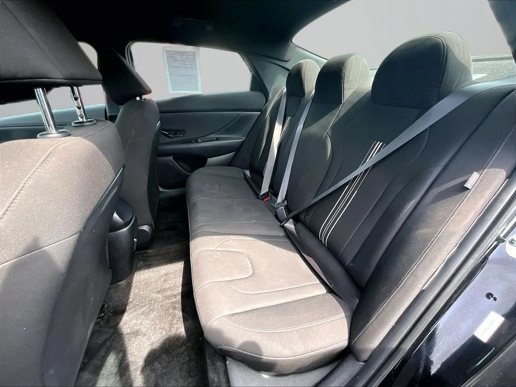 Used 2025 Black Hyundai SEL Sport image 23