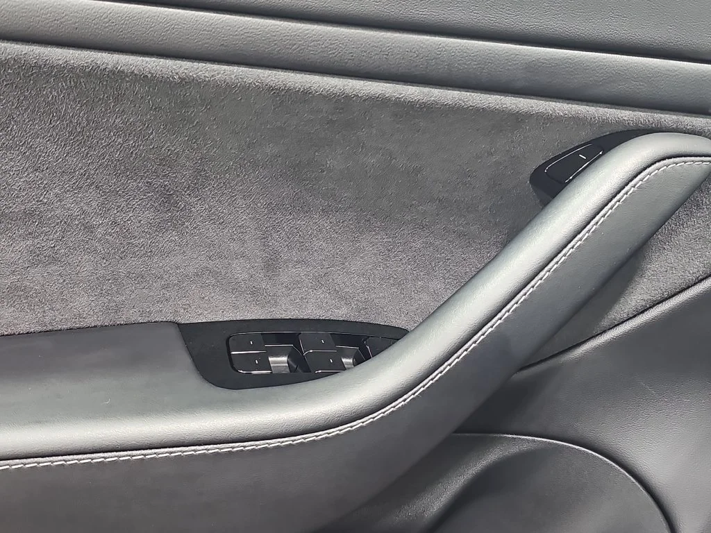 Used 2020  Tesla Long Range image 29
