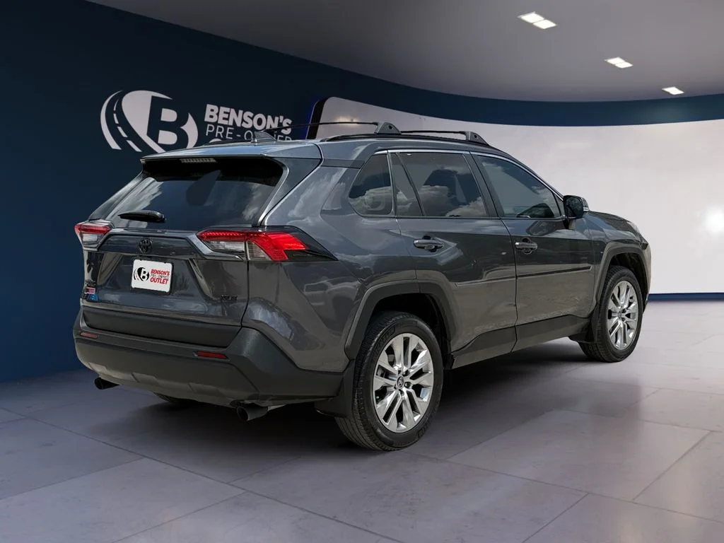 Used 2025 Gray Toyota XLE Premium image 5