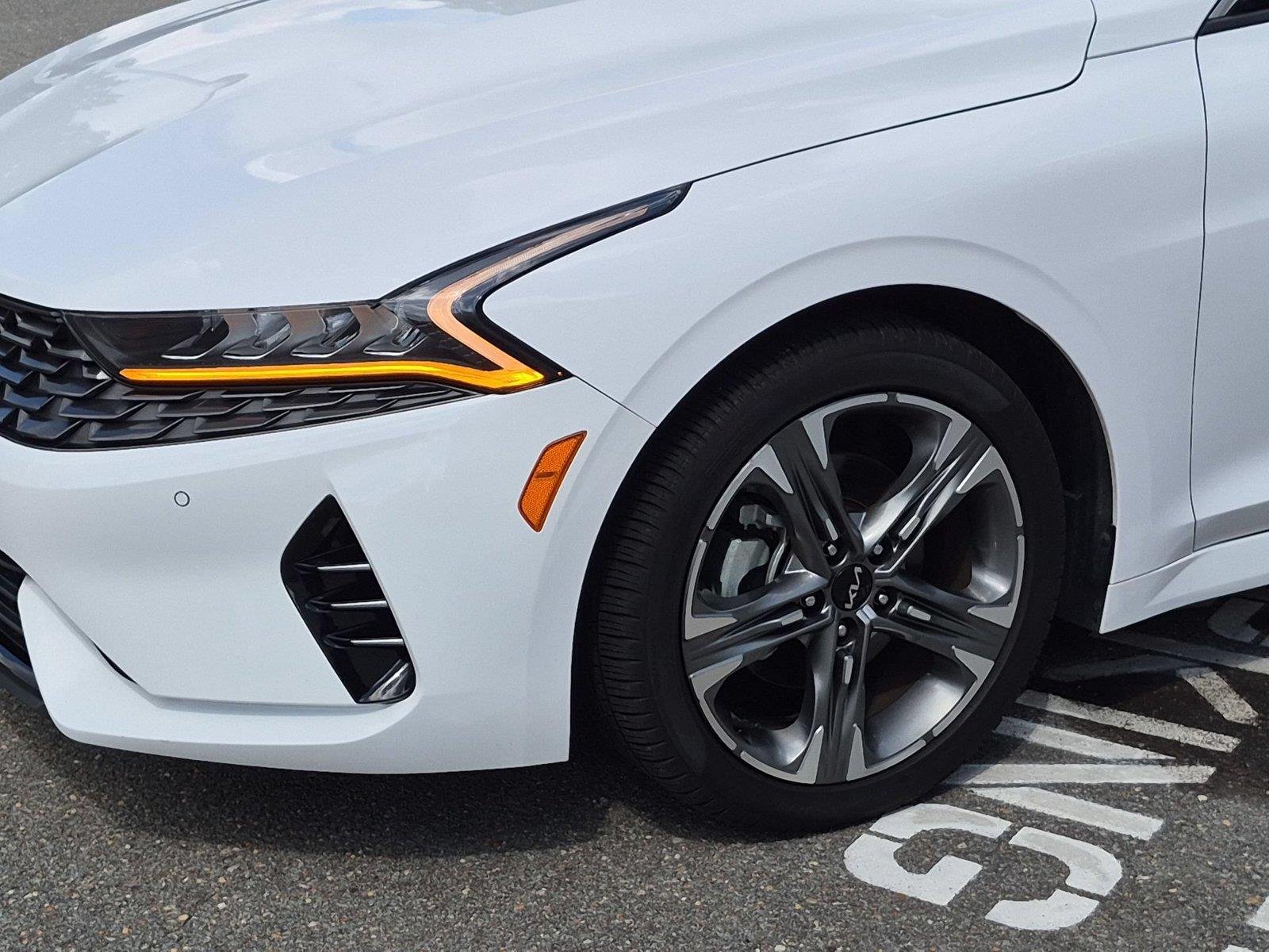 Used 2023 Glacial White Pearl Kia EX image 9