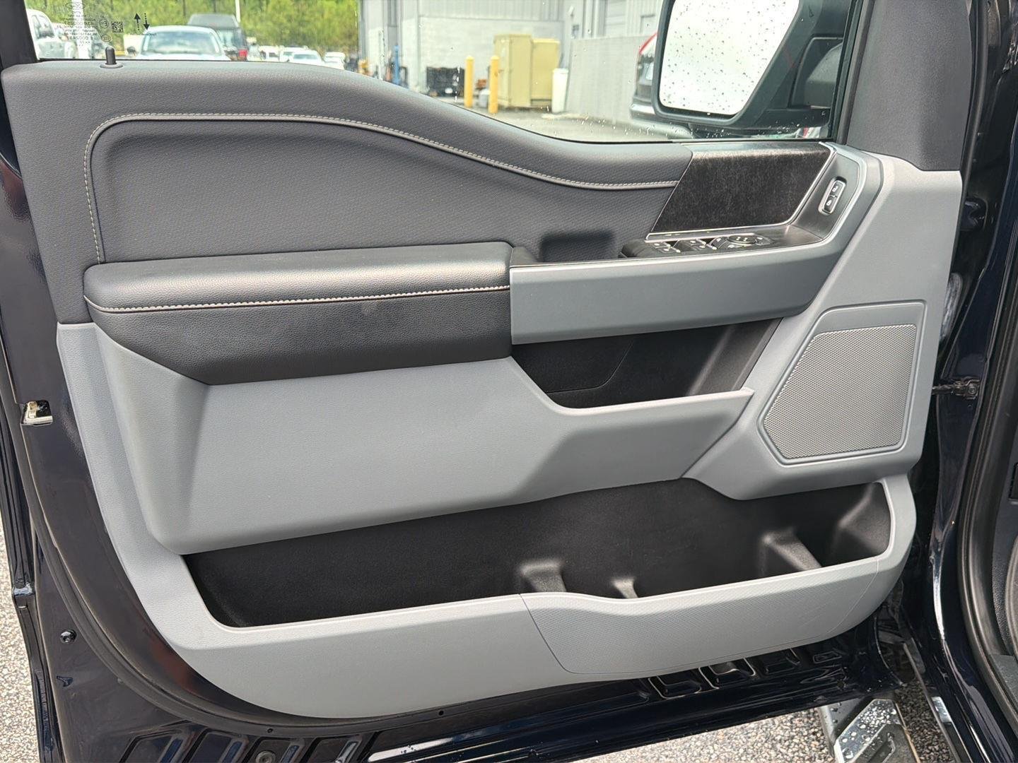 Used 2022 Antimatter Blue Ford XLT image 16
