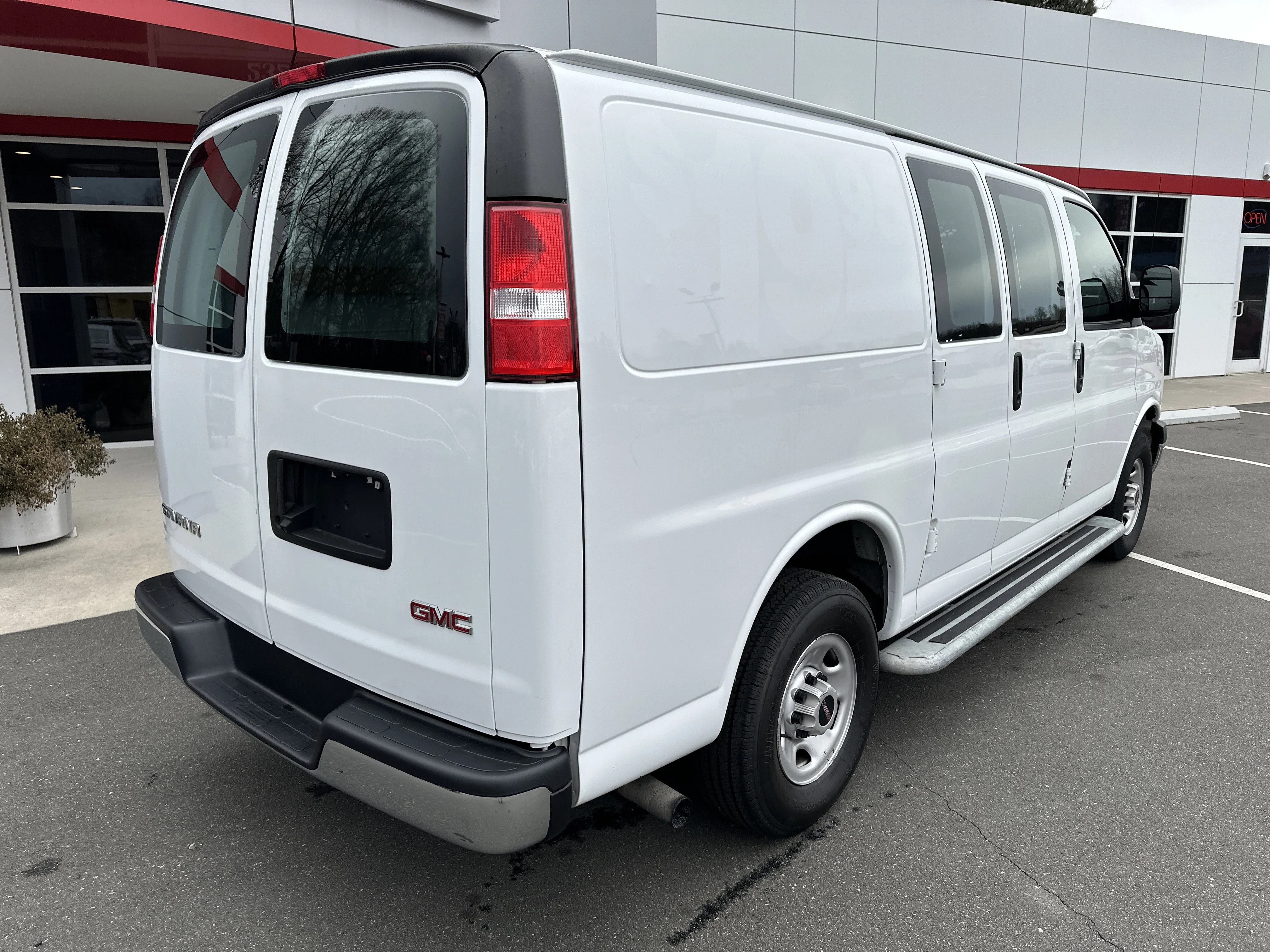 2023 GMC Savana Cargo Work Van - Photo 8