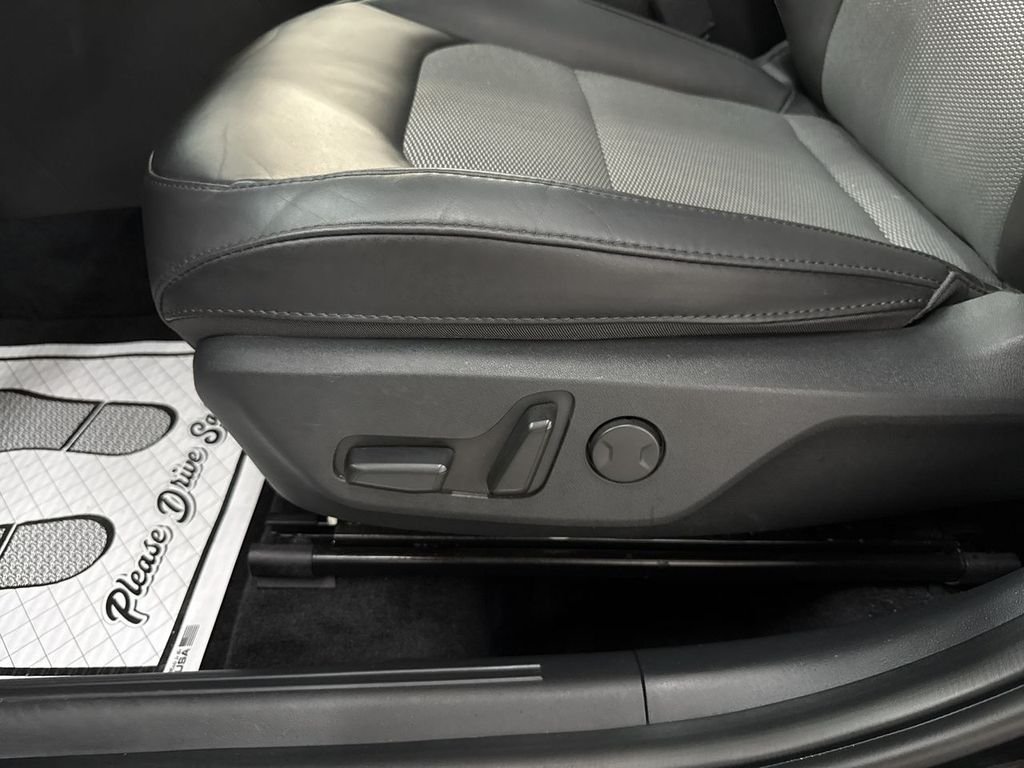 Used 2023 Aurora Black Kia EX Touring image 32