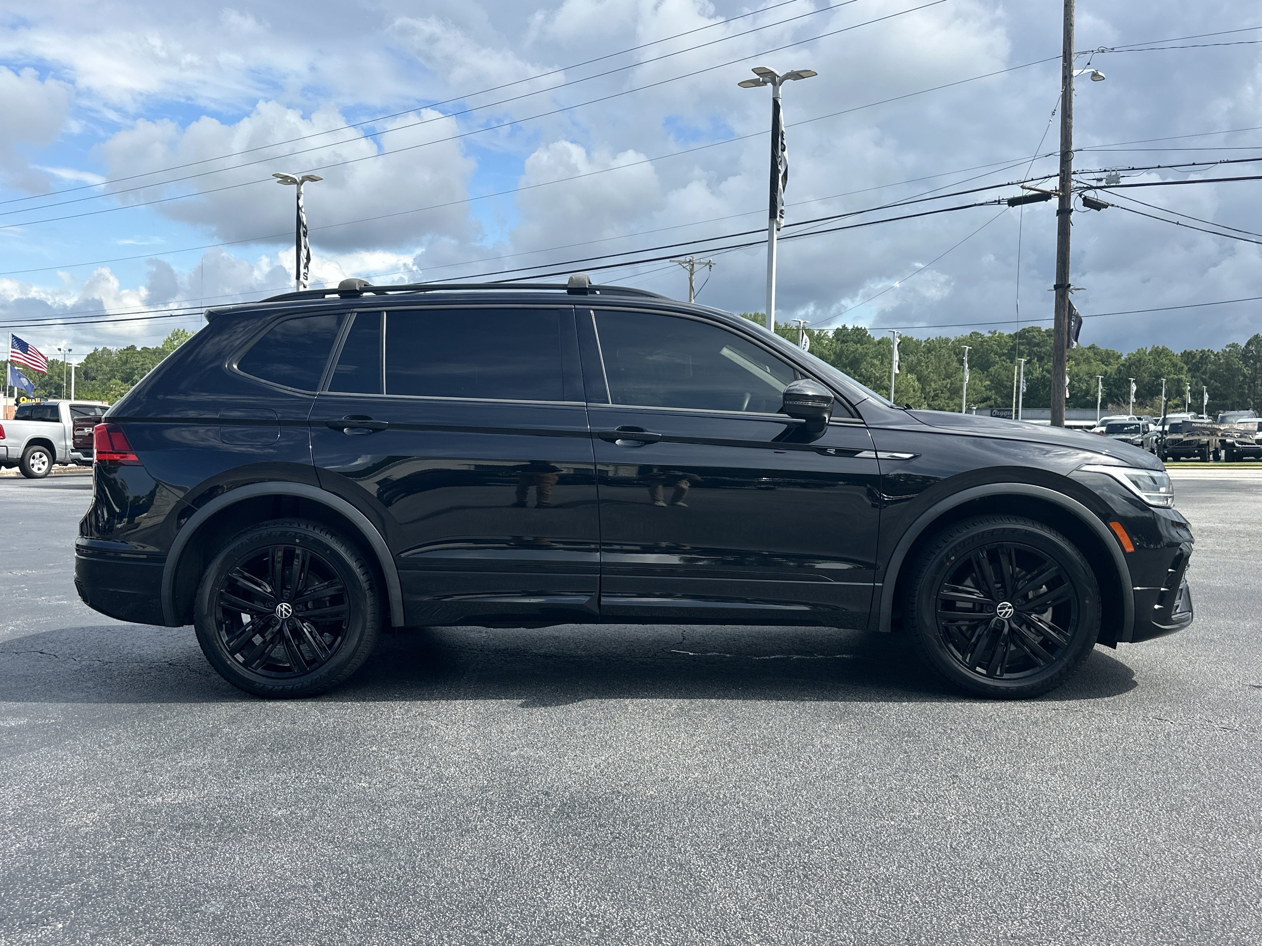 Used 2022  Volkswagen SE R-Line Black image 9