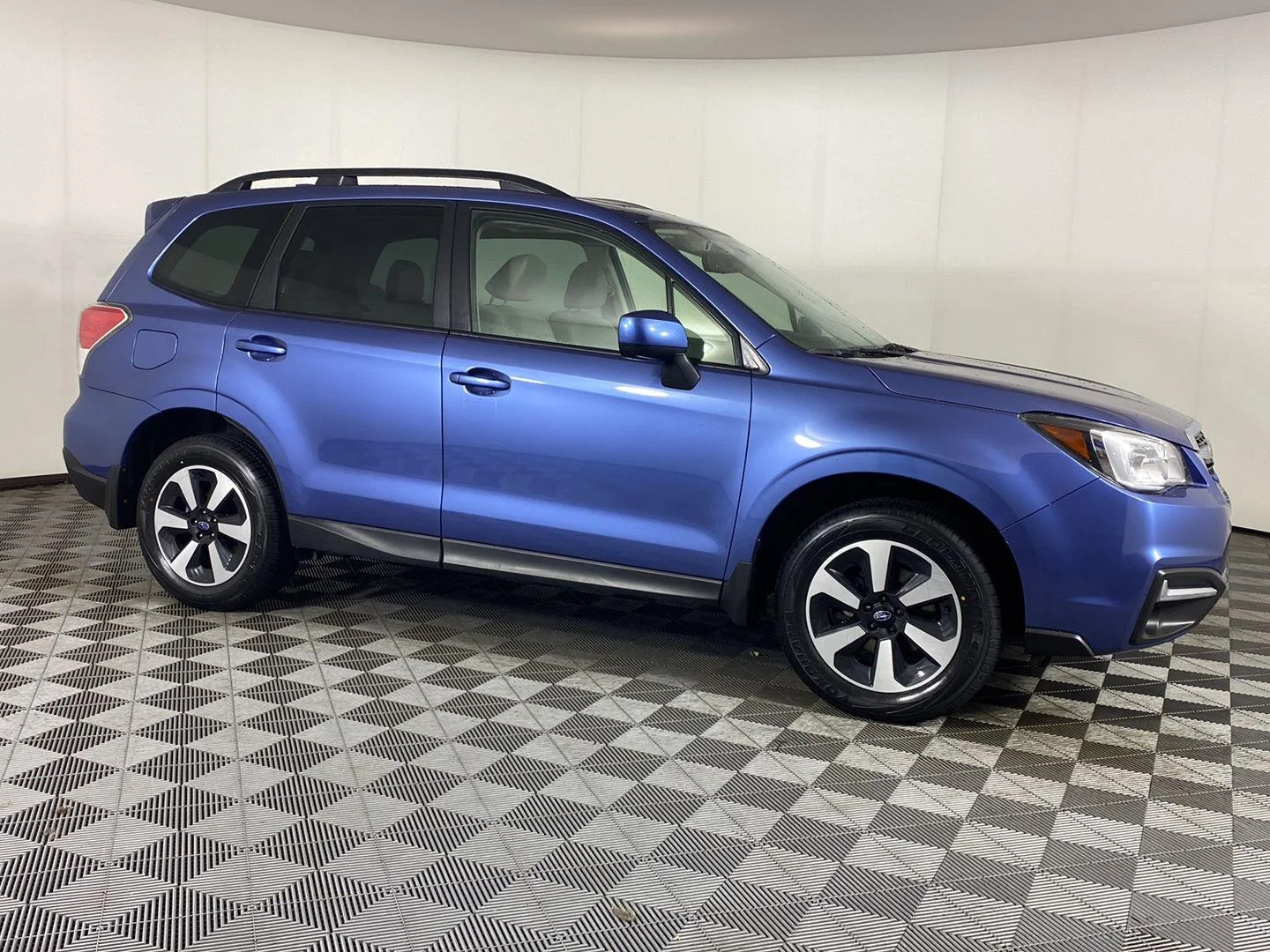 Used 2018 Quartz Blue Pearl Subaru Premium image 3