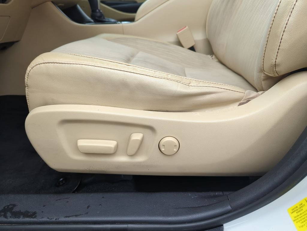 Used 2017 White Toyota LE Plus image 13