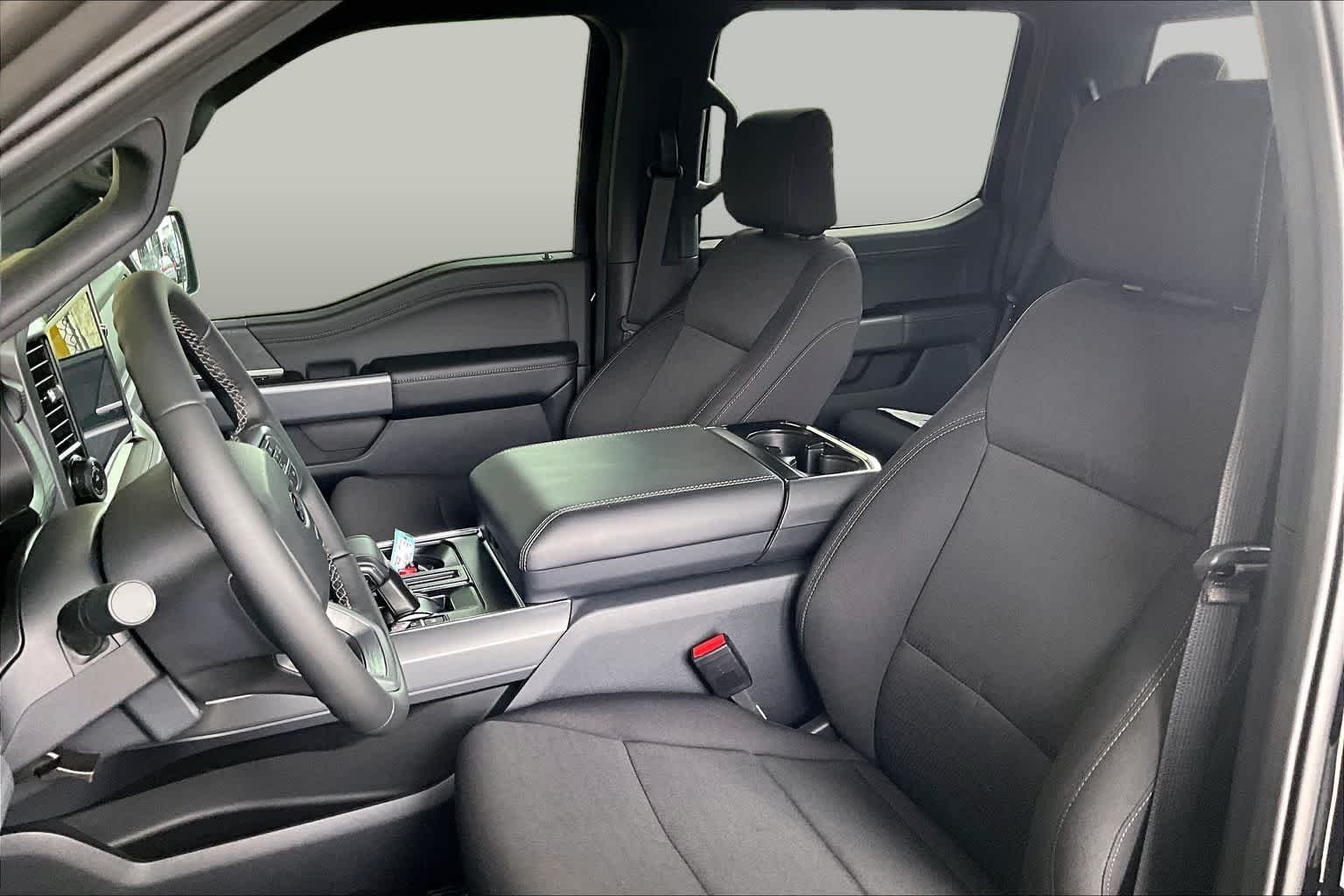 New 2026 Agate Black Metallic Ford XLT image 9