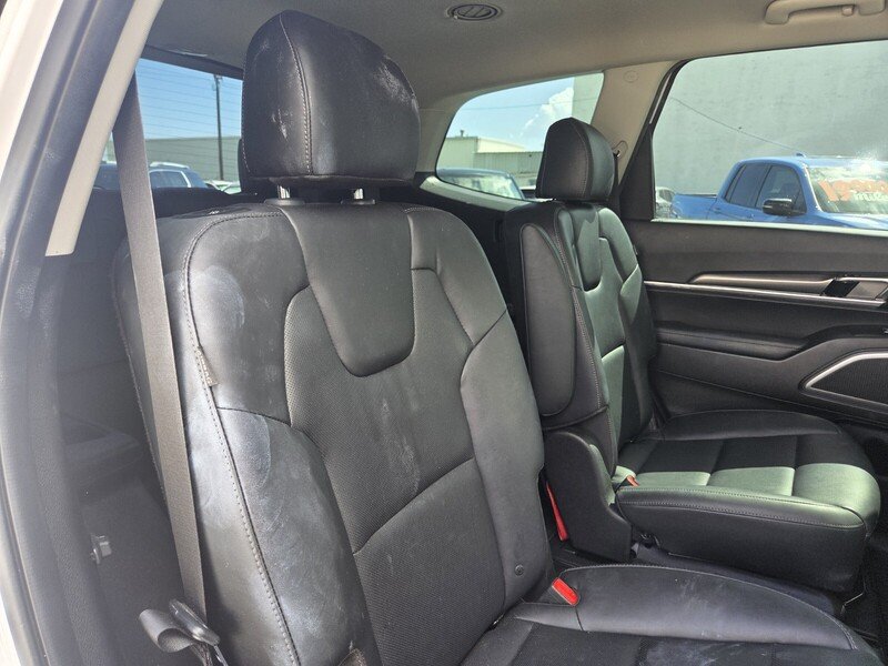 Used 2023 White Kia S image 30