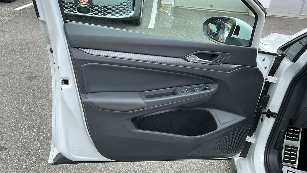 2025 Volkswagen Golf GTI SE - Photo 9