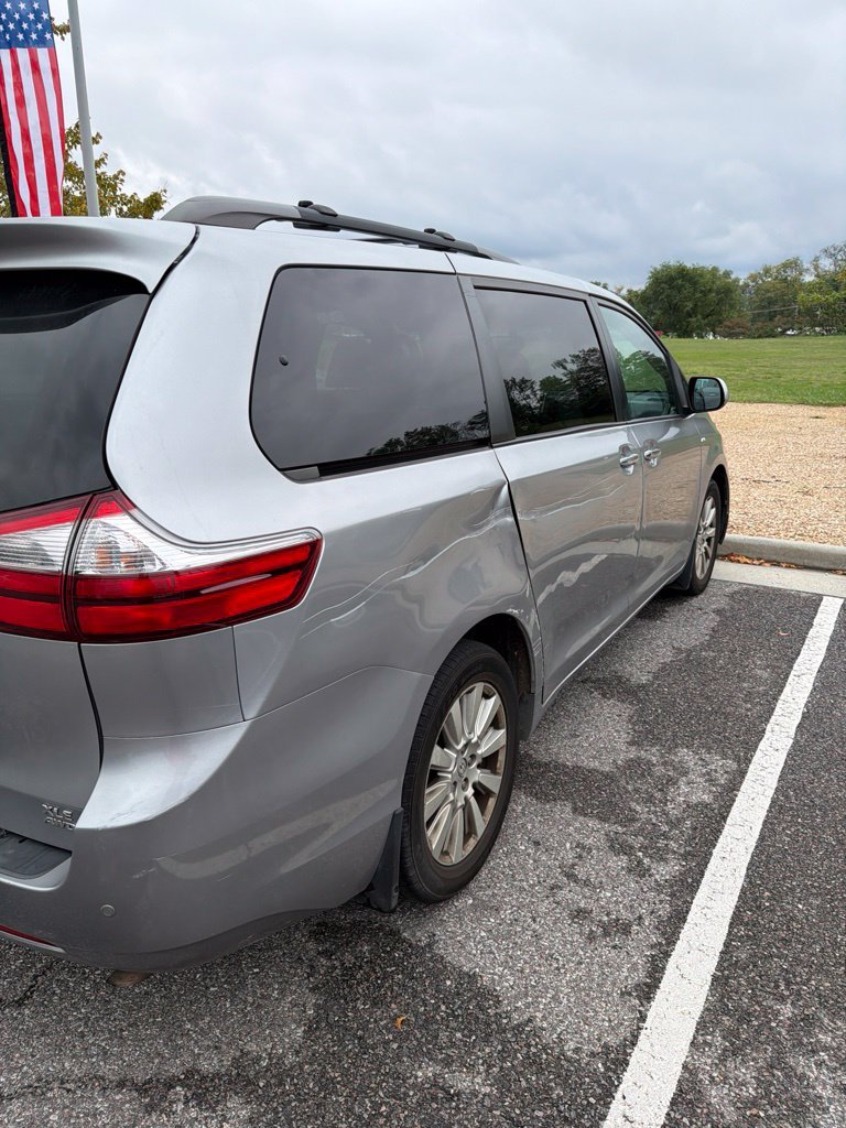 Used 2017 Silver Toyota XLE image 3