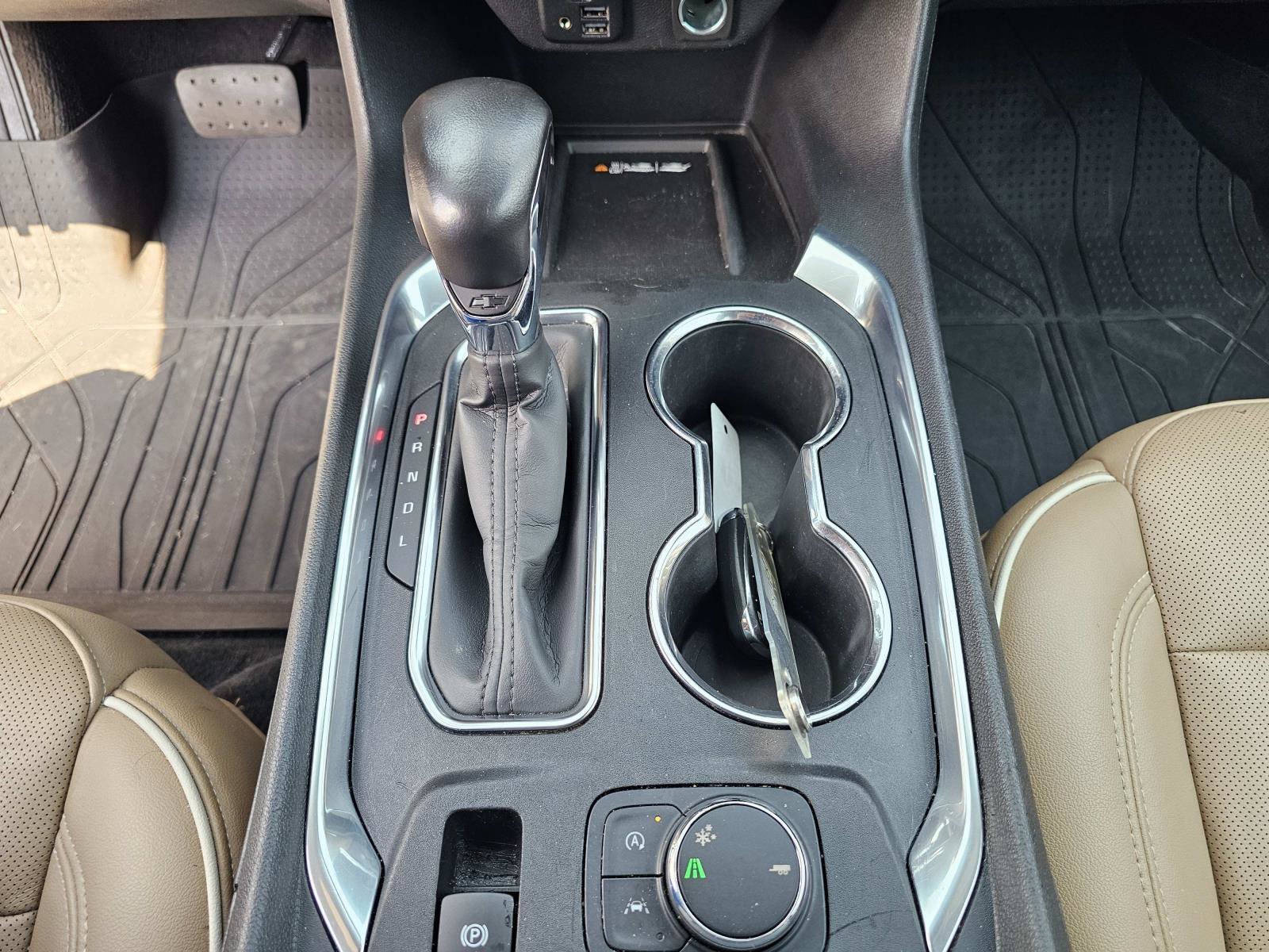 Used 2022 Summit White Chevrolet Premier image 27