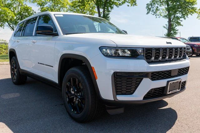 New 2026 Bright White Clear-Coat Exterior Paint Jeep Altitude image 4