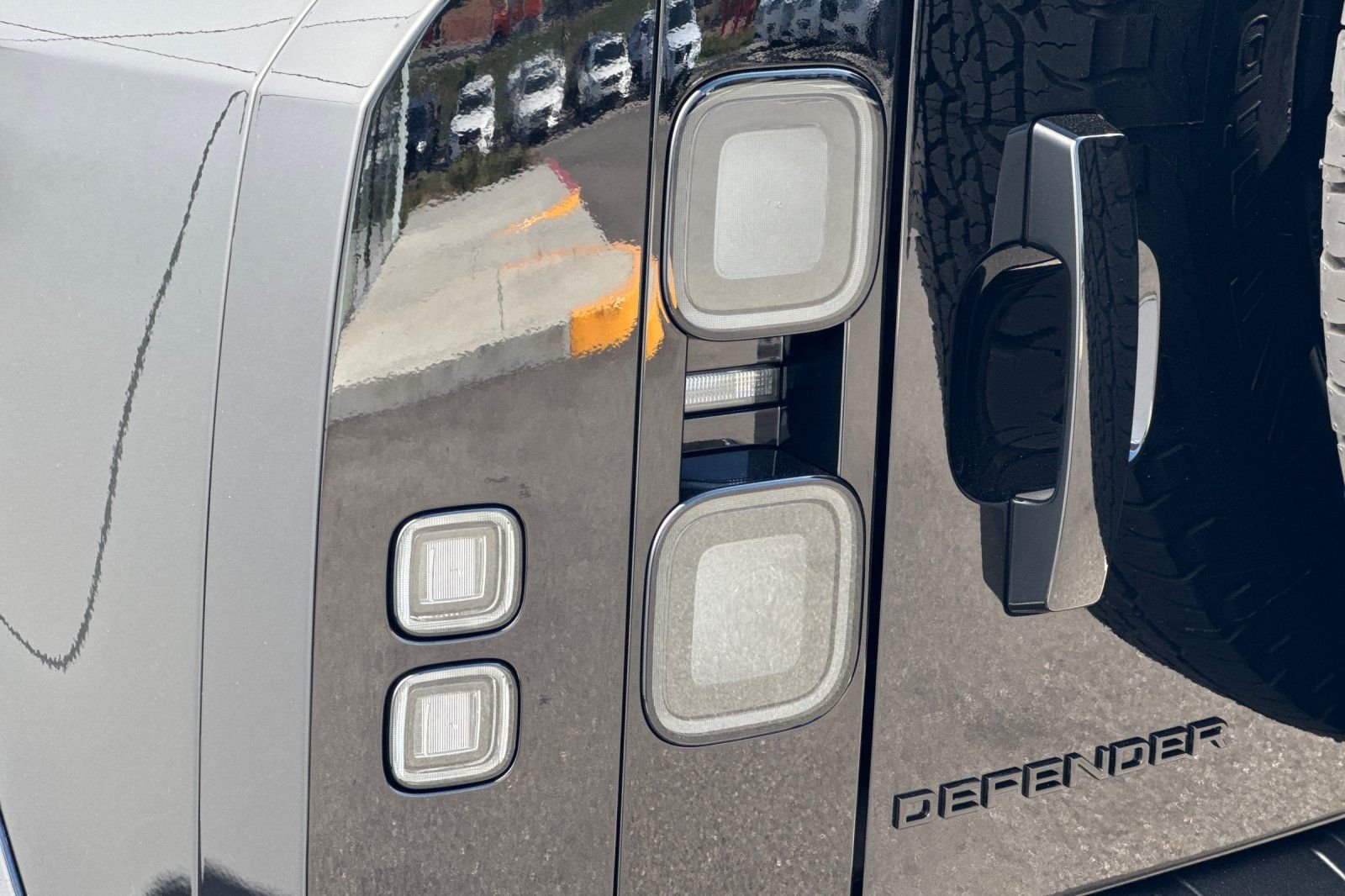 2026 Land Rover Defender OCTA Black - Photo 34