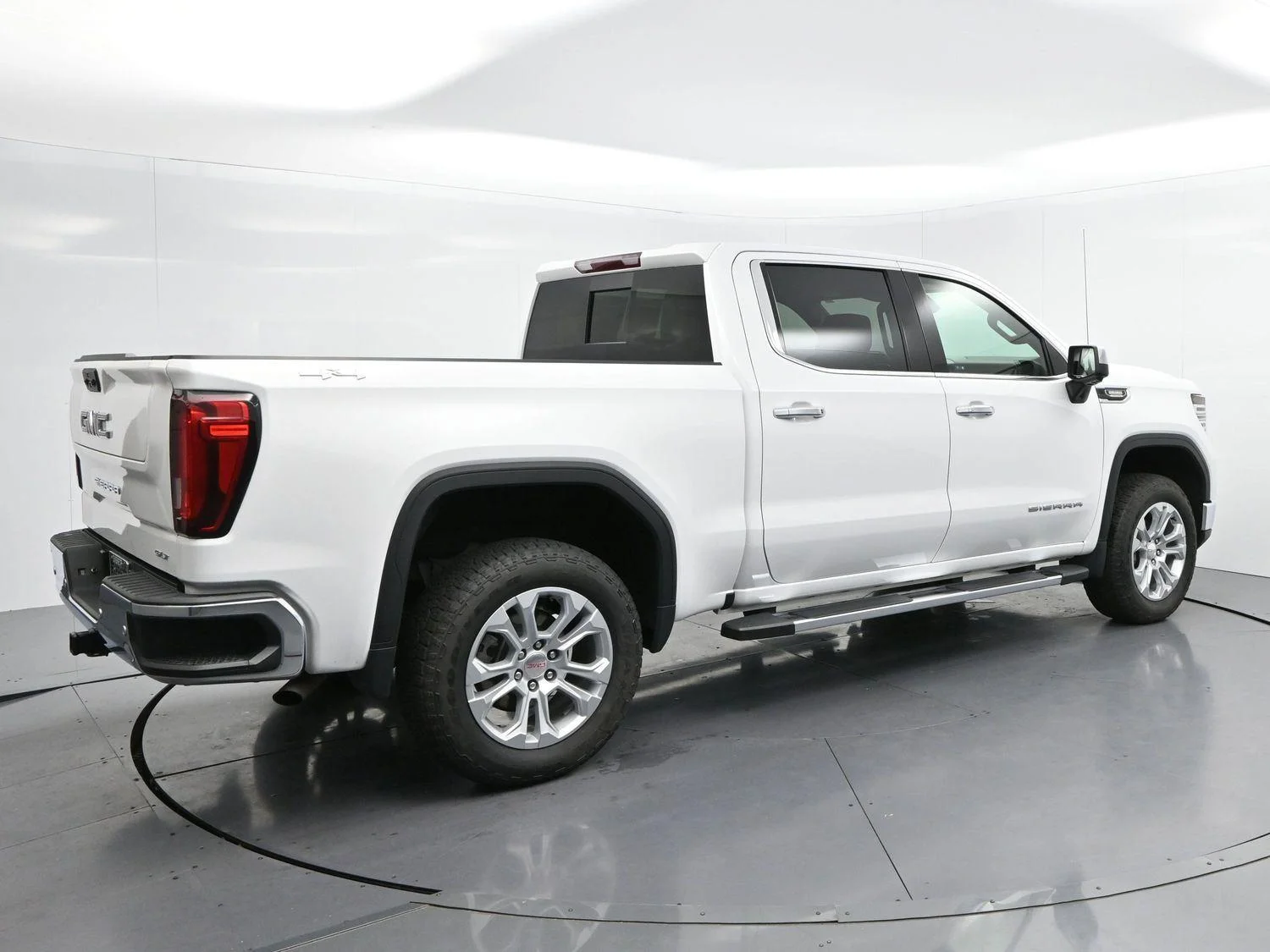 Used 2023 Summit White GMC SLT image 7