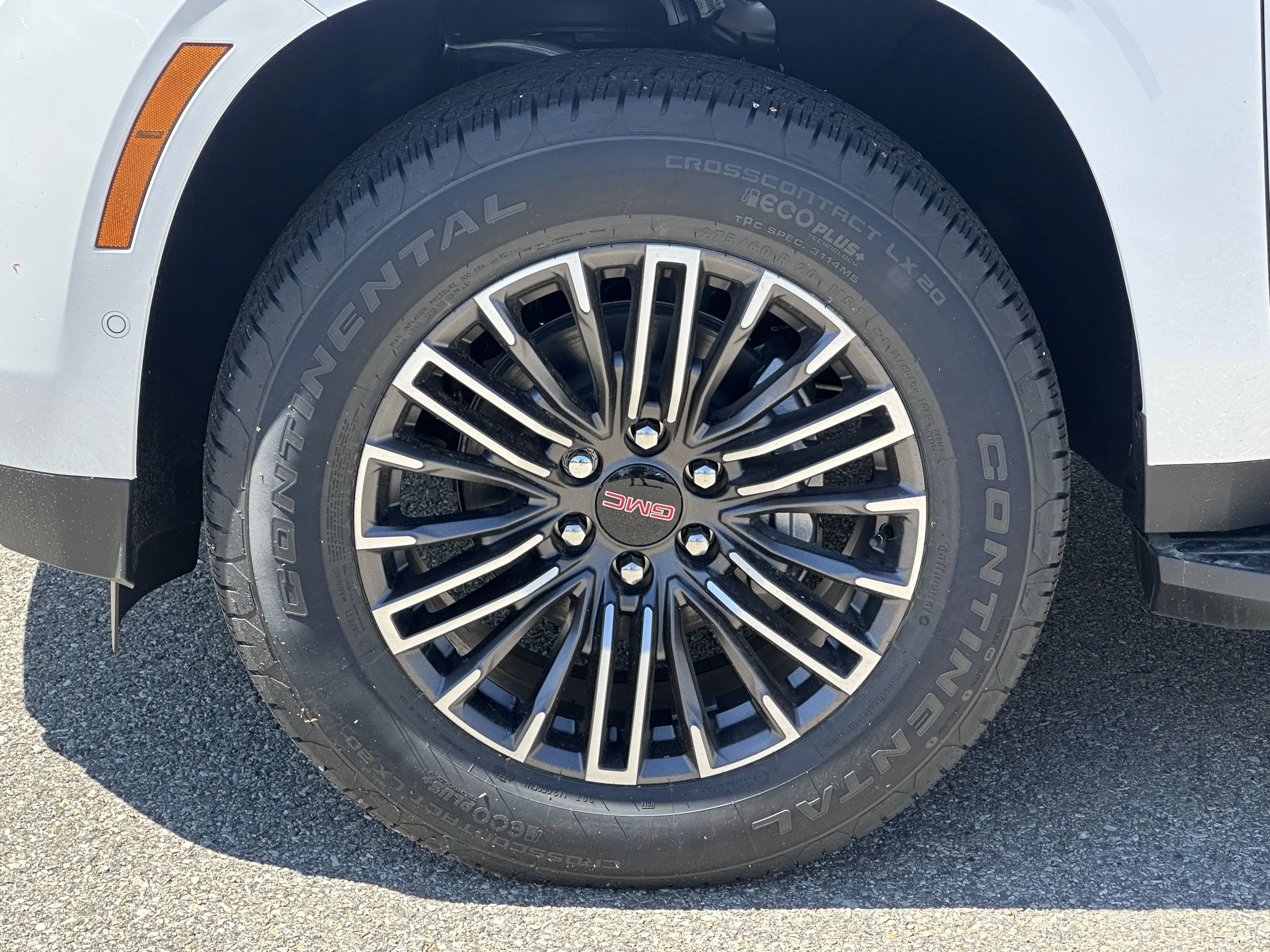 New 2026 Summit White GMC Elevation image 7