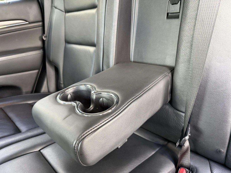 Used 2019 Black Jeep Summit image 24