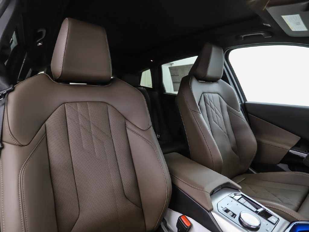 New 2026 Black Sapphire Metallic BMW M50 xDrive image 32