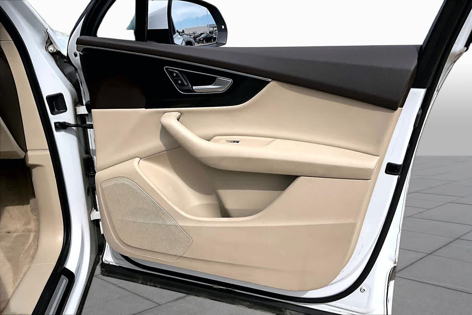 Used 2018 Carrara White Audi Premium image 23