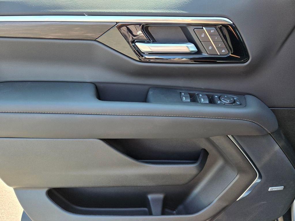 2026 Chevrolet Suburban Z71 - Photo 11
