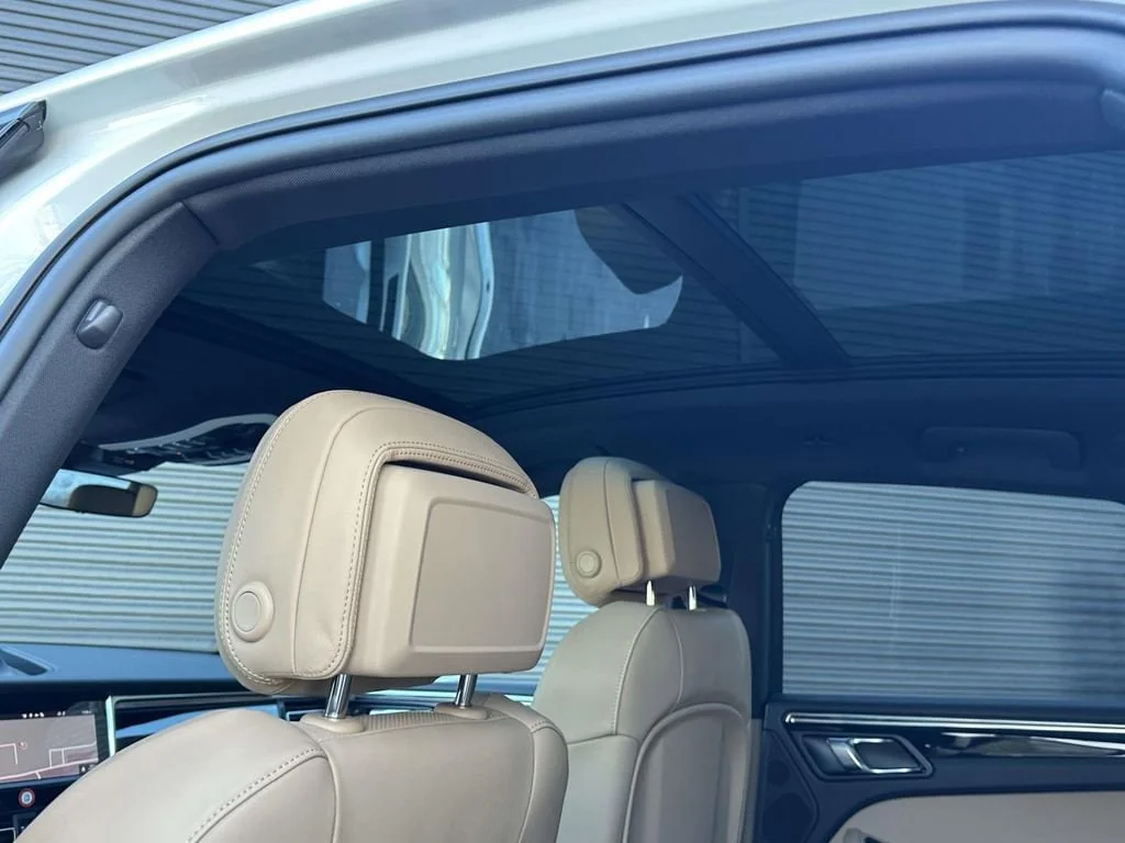 2026 Porsche Macan - Photo 16