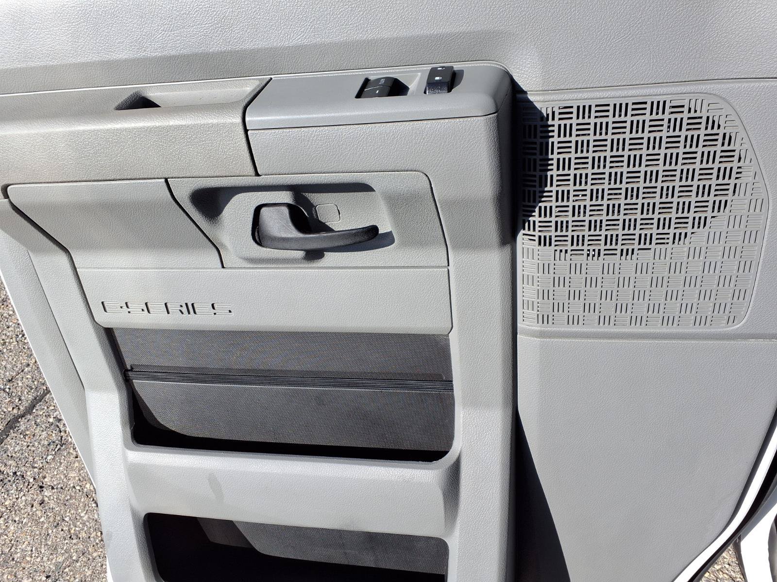 Used 2022 Oxford White Ford Base image 17