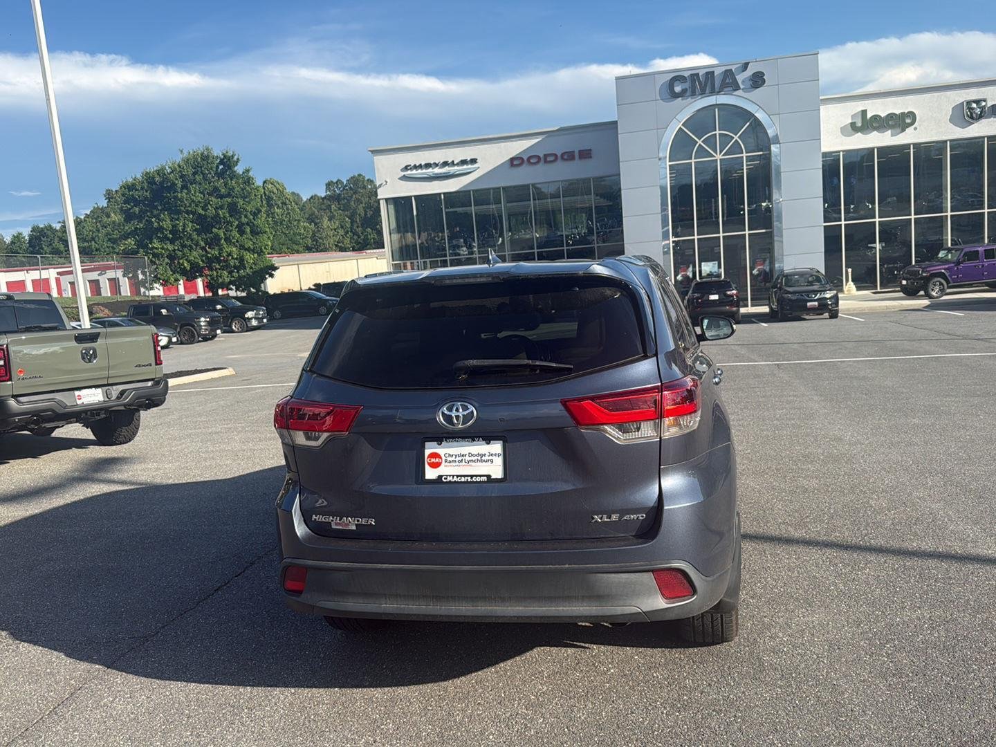 Used 2019 Shoreline Blue Pearl Toyota XLE image 7