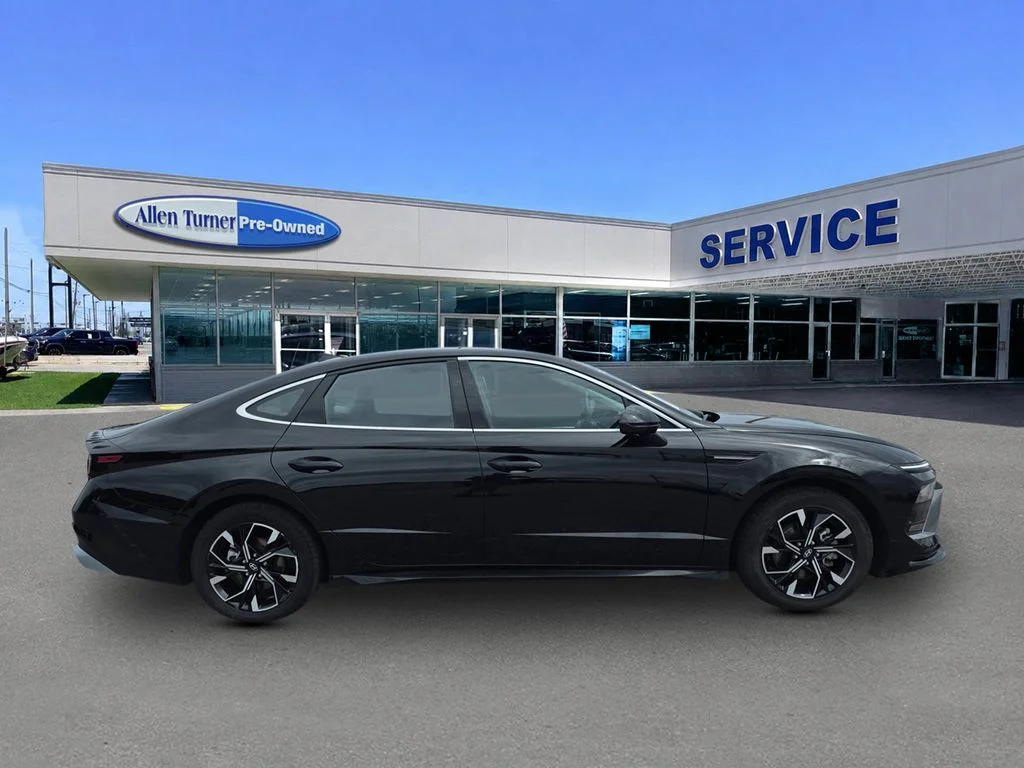 Used 2024 Onyx Black Hyundai SEL image 9