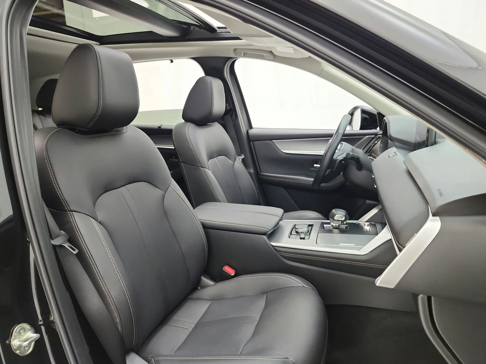 Used 2025 Jet Black Mica Mazda Premium Package AWD image 20