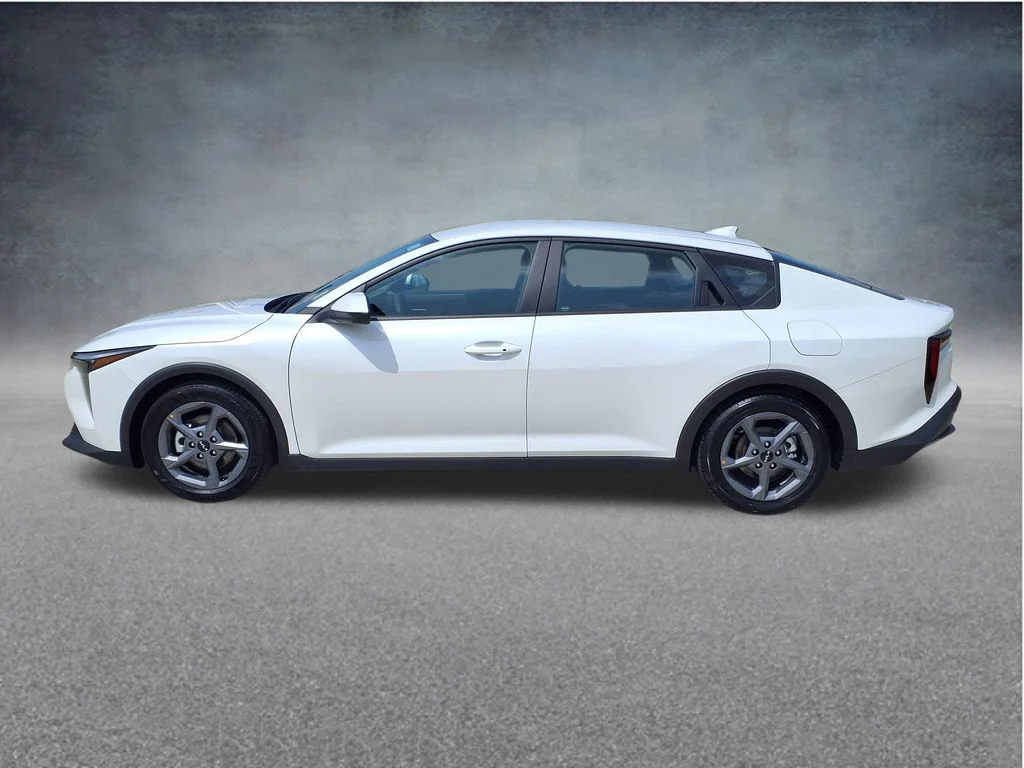 Used 2025 White Kia LXS image 5