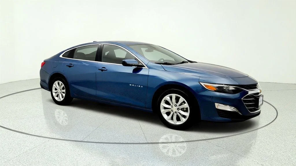 Used 2024 Lakeshore Blue Metallic Chevrolet 4dr Sedan 1LT image 3
