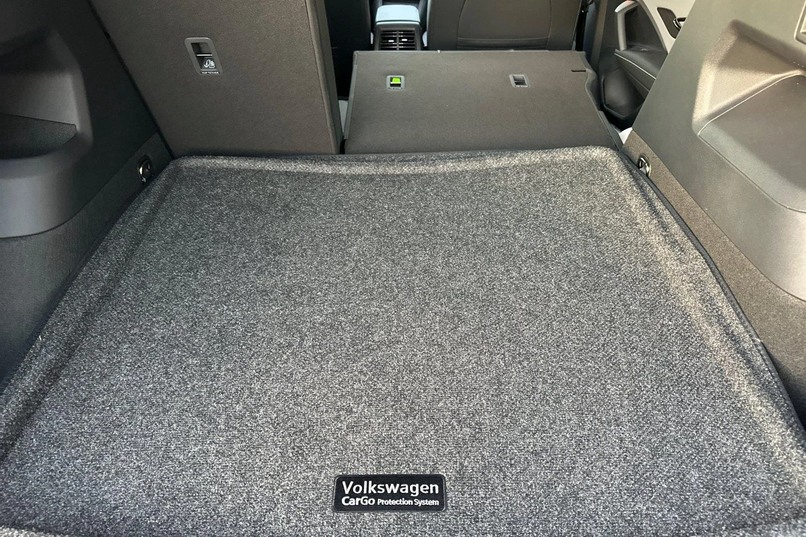 New 2026 Pyrite Silver Metallic Volkswagen SE image 15