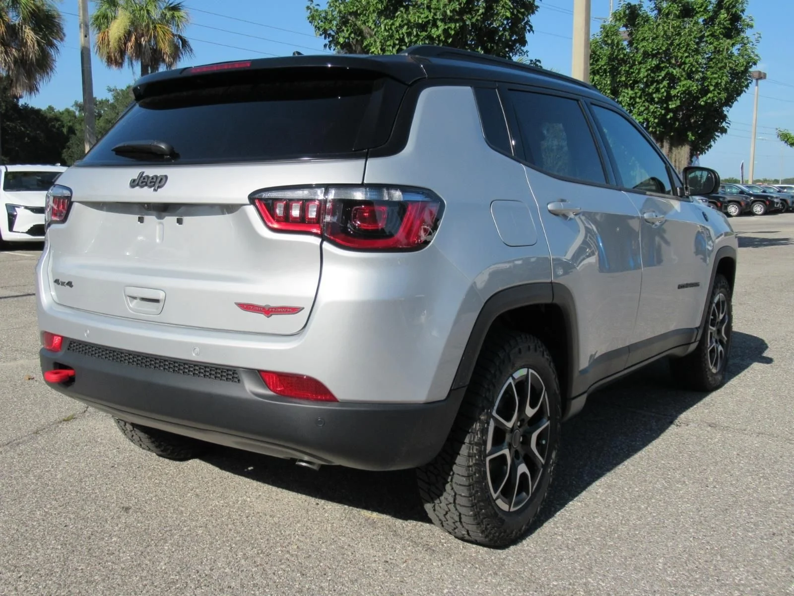 New 2026 Silver Zynith Metallic Clear-Coat Exterior Paint Jeep Trailhawk image 7