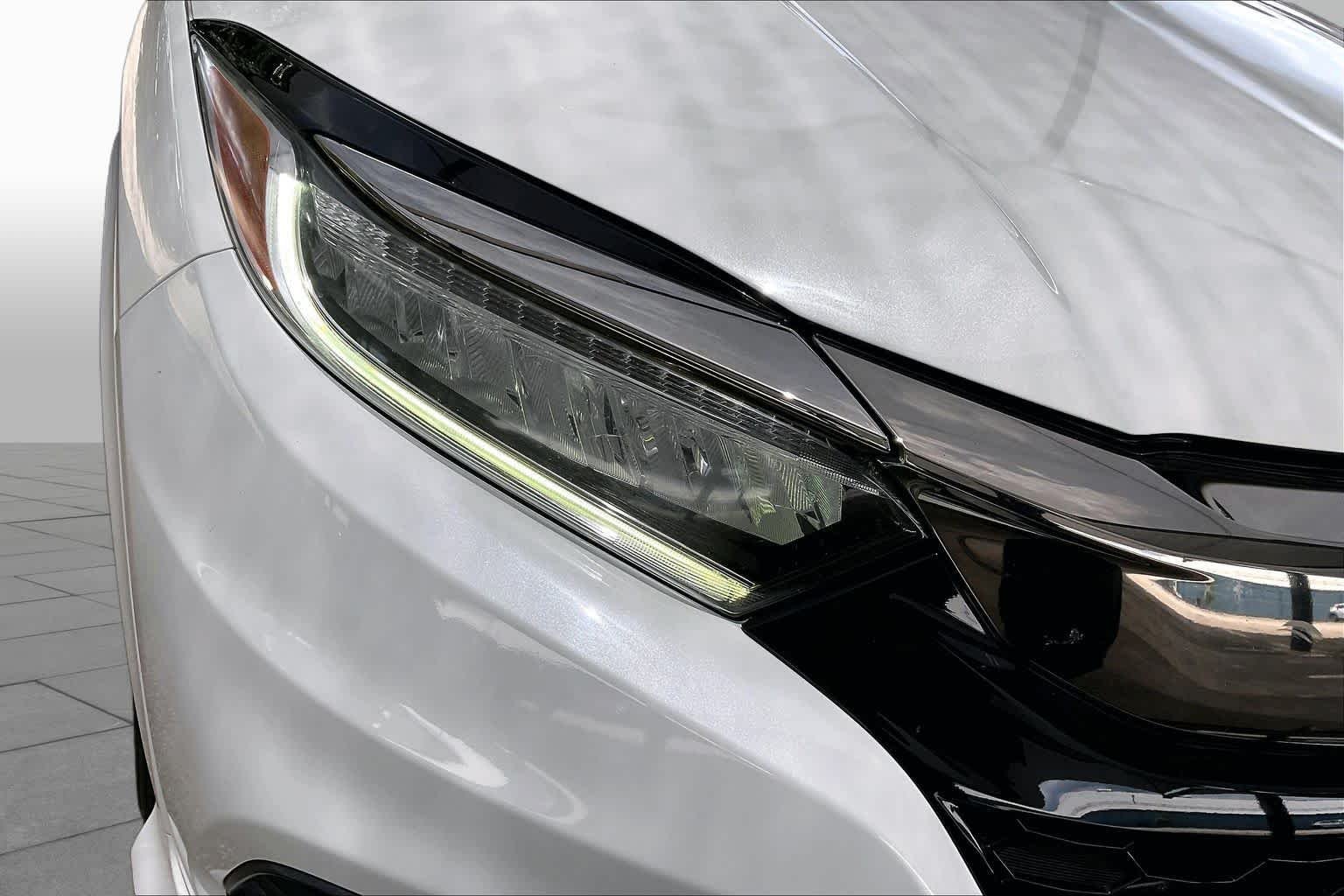 Used 2019 Platinum White Pearl Honda Touring image 27