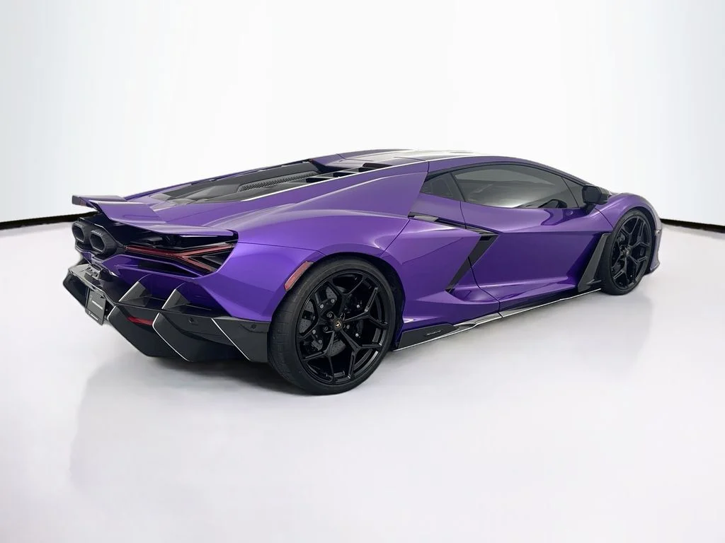 Used 2024  Lamborghini  image 5