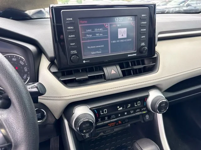 Used 2020 Silver Toyota XLE image 4