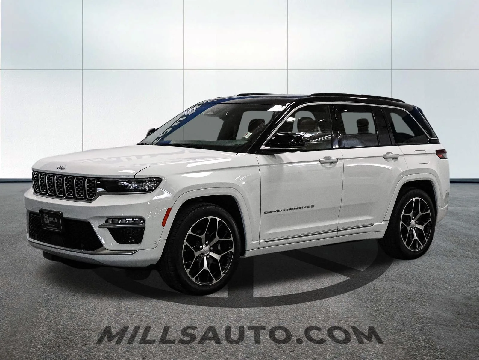 Used 2025 Jeep Grand Cherokee Summit Reserve with VIN 1C4RJHEG4S8677968 for sale in Baxter, Minnesota