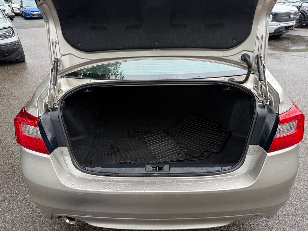 Used 2015 Gray Subaru 2.5i image 30