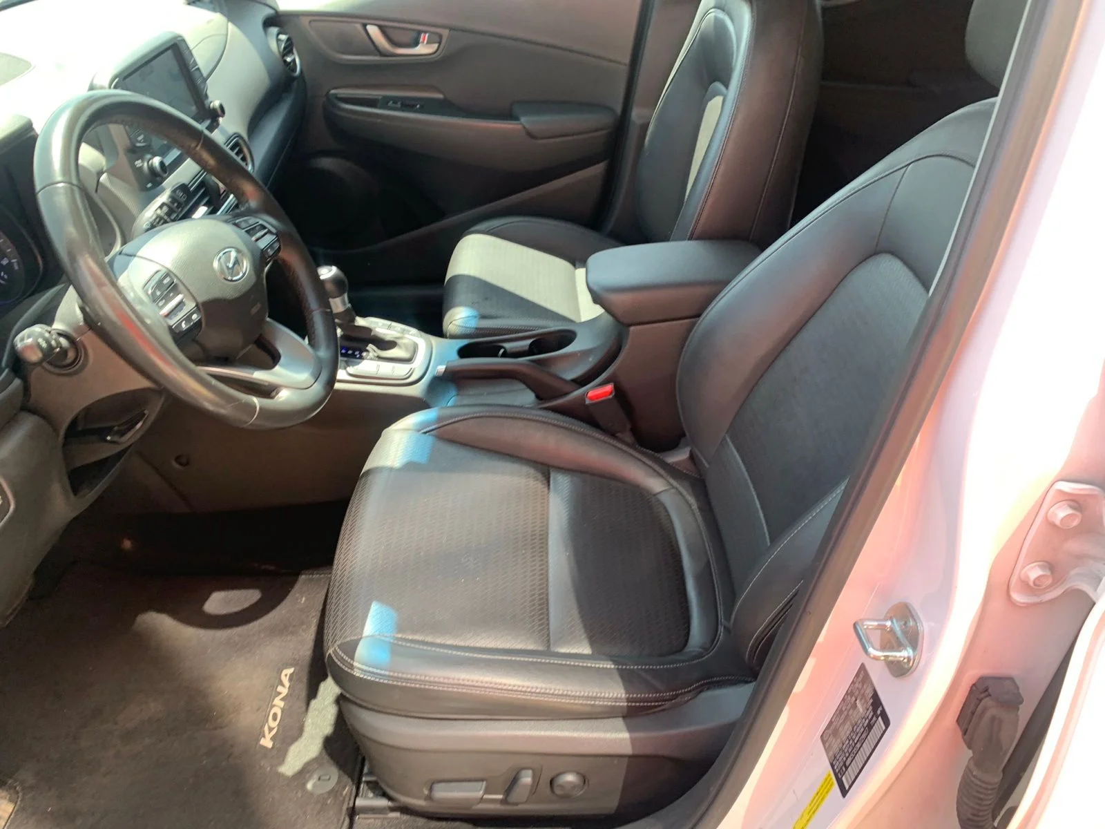 Used 2021 White Hyundai Ultimate image 9