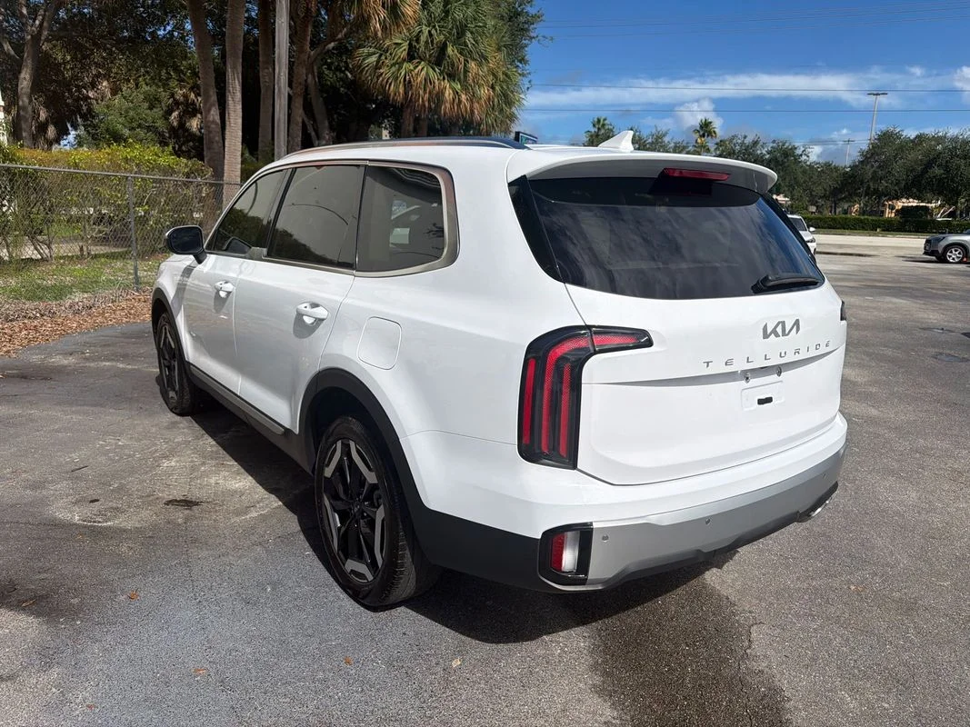 Used 2023 White Kia EX image 3