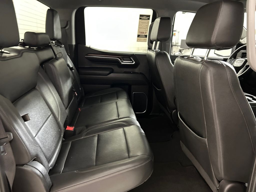 Used 2024 White GMC SLT image 17