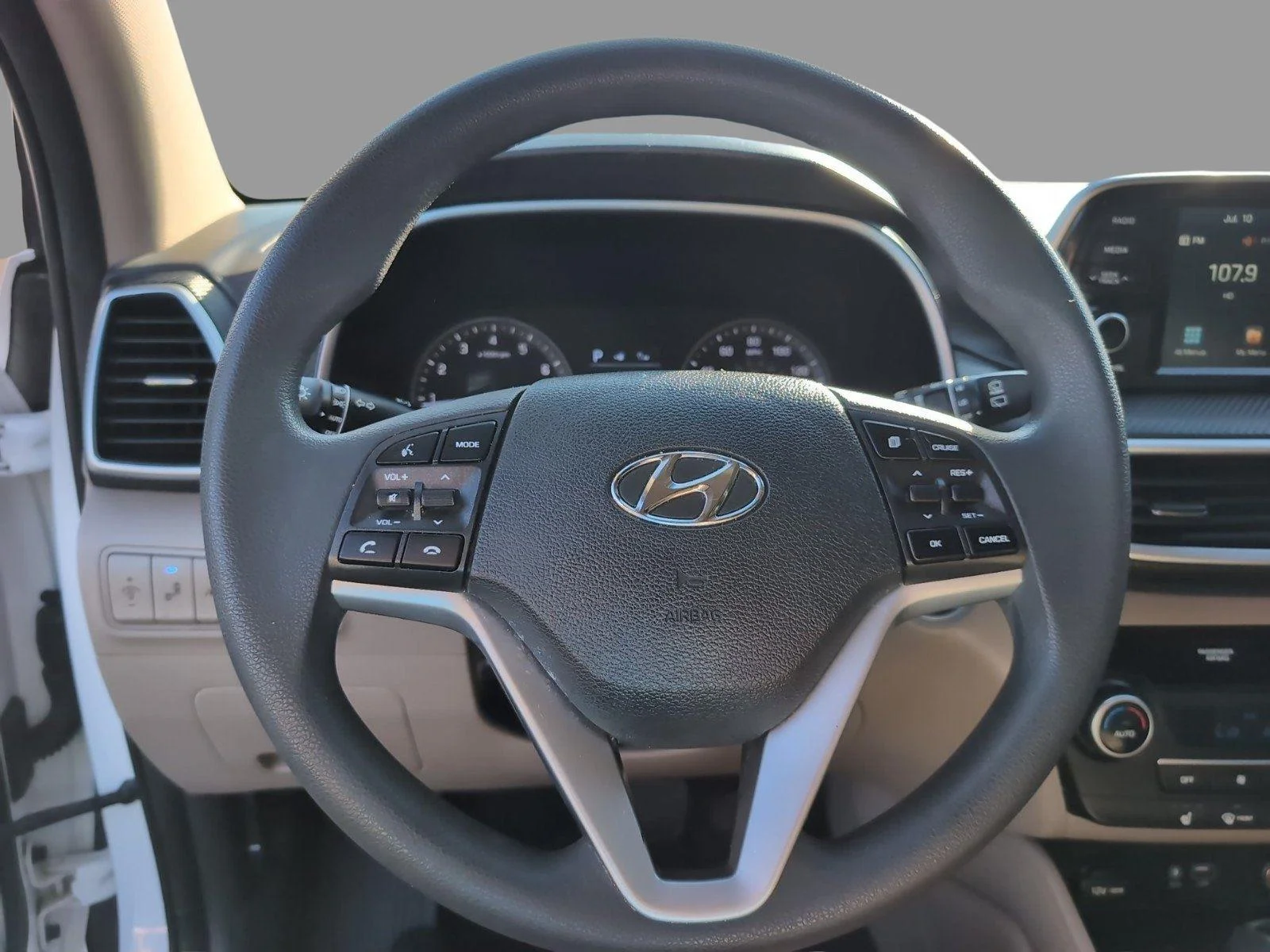 Used 2021 White Cream Hyundai SEL image 25