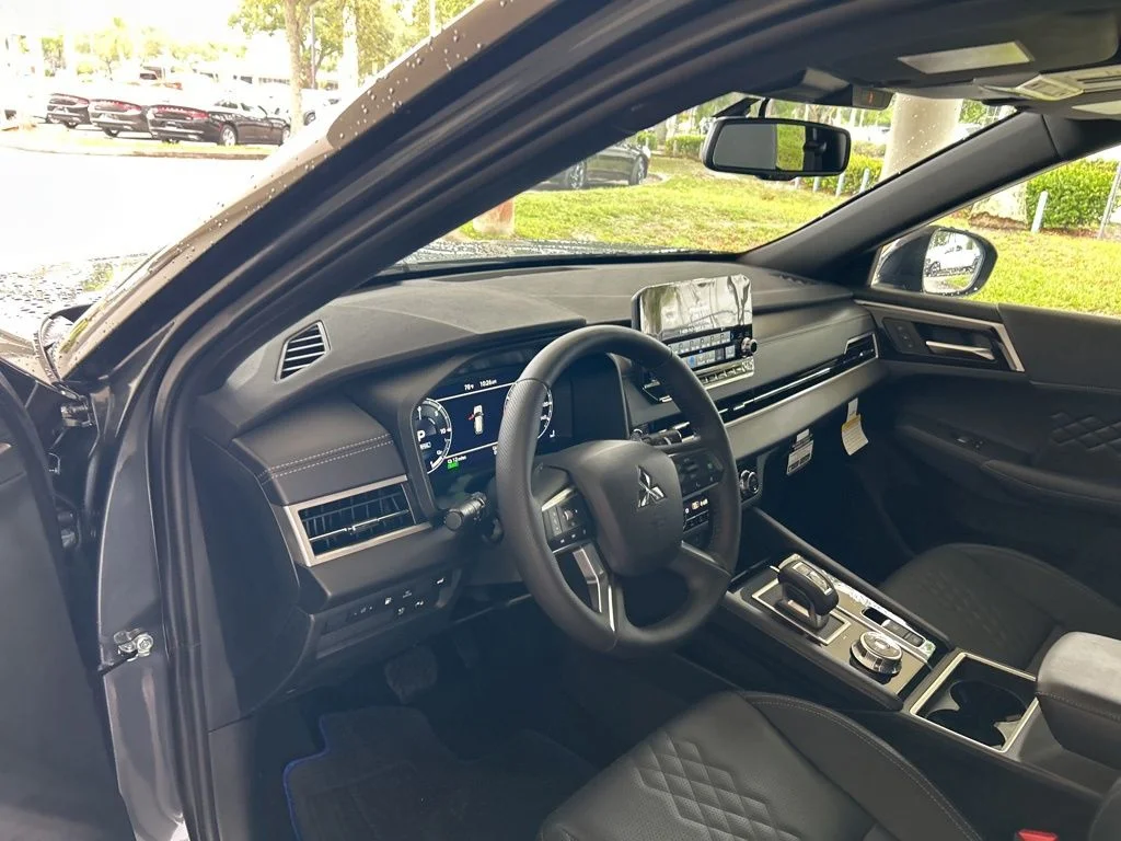 2025 Mitsubishi Outlander Plug-in Hybrid SEL Black Edition - Photo 6