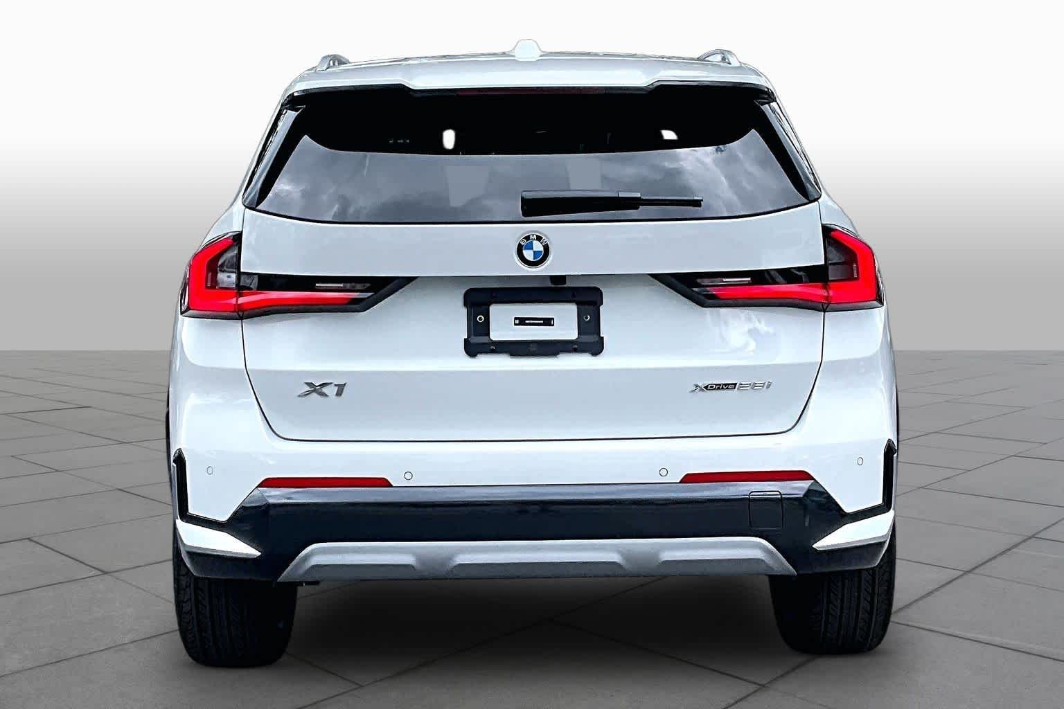 New 2026 Alpine White BMW xDrive28i image 4